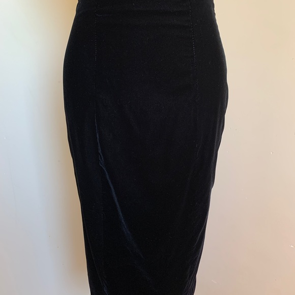 Corseted Black Velvet Sweetheart Dress - Picture 4 of 7